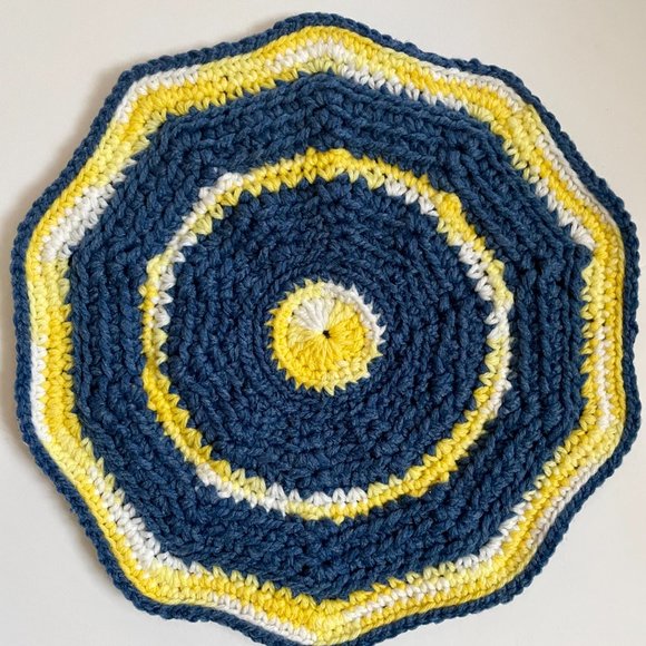 Crochet Trivet, Handmade Housewarming Gifts, Crochet Placemat Kitchen Decor - Picture 6 of 7